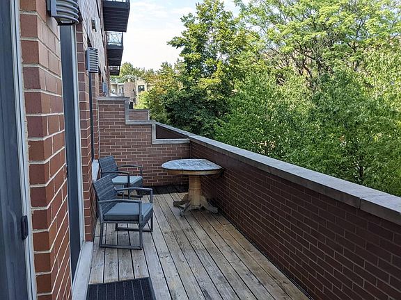 3rd image of 2516 N Willetts Ct APT 2B