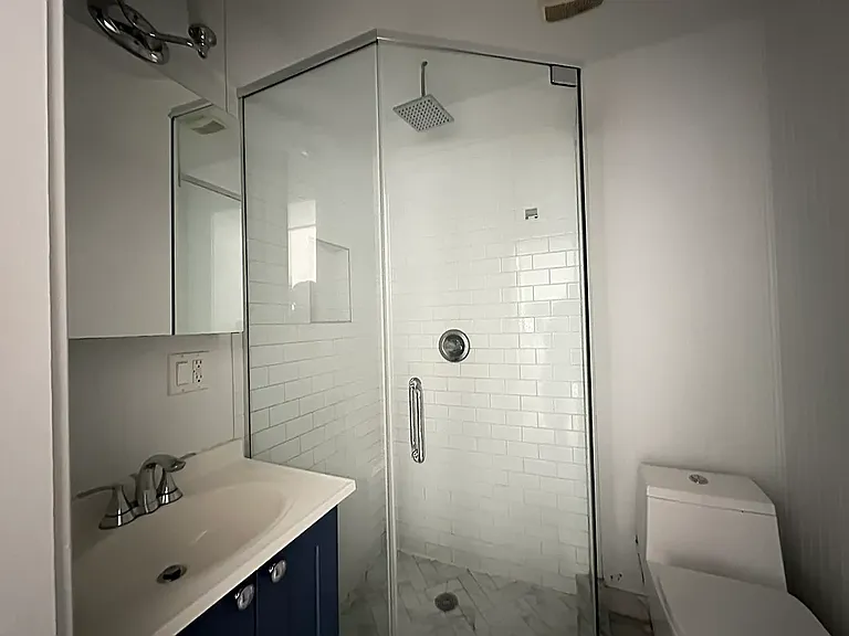 211 Johnson Ave #1R — Photo 6