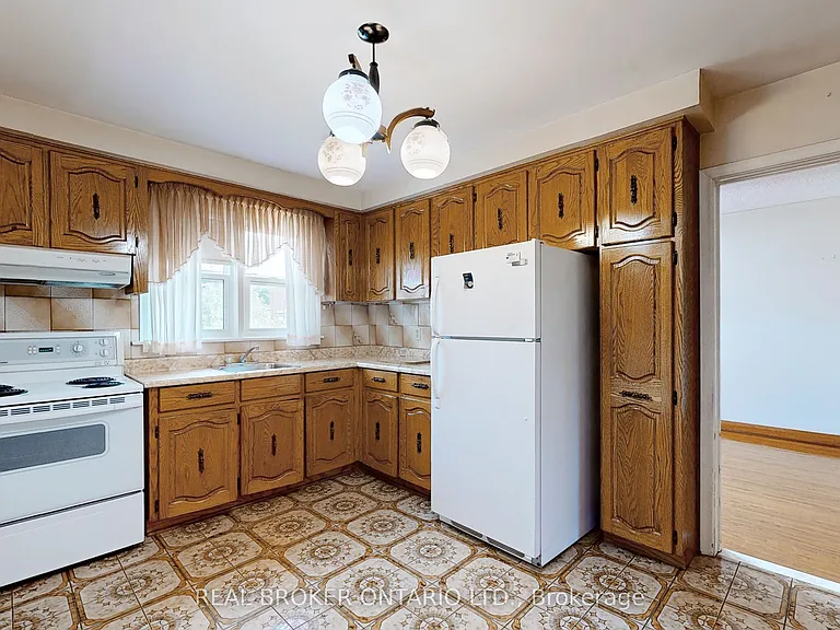 3241 Dufferin St — Photo 13
