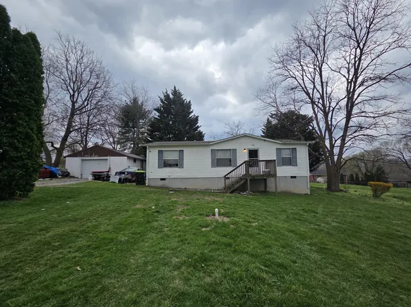 956 Ward Ln, Pulaski, VA 24301