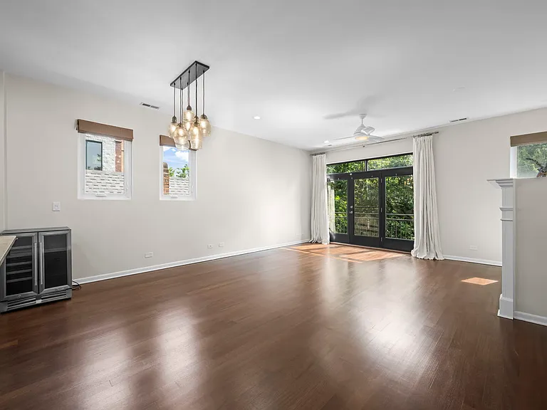 876 N Hermitage Ave #3 — Photo 5