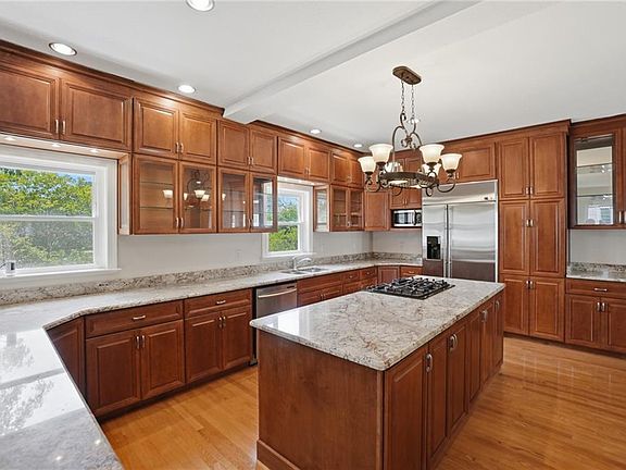 4th image of 405 Pinewell Dr