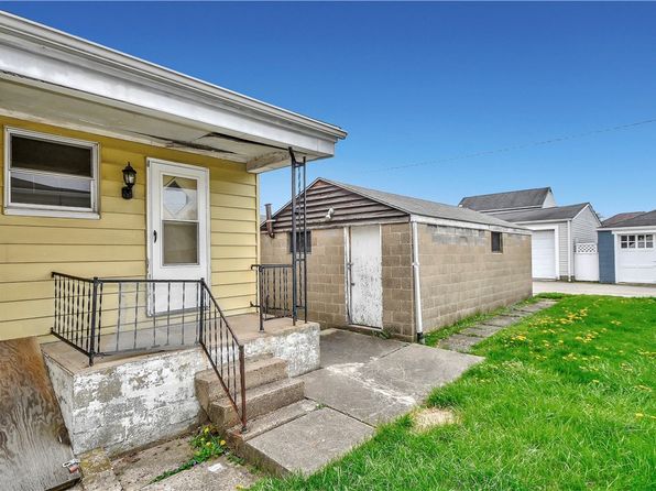 630 Farnsworth Ave, Clairton, PA 15025