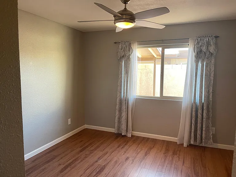 545 W Colgate Dr — Photo 8