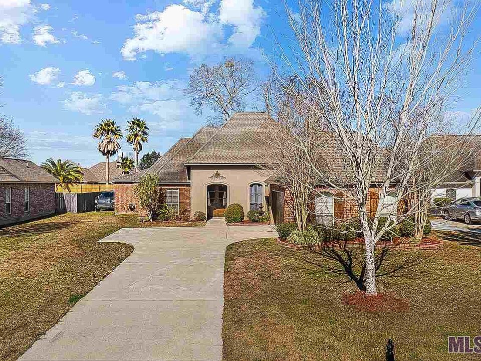 1st image of 39058 Corinne Cir