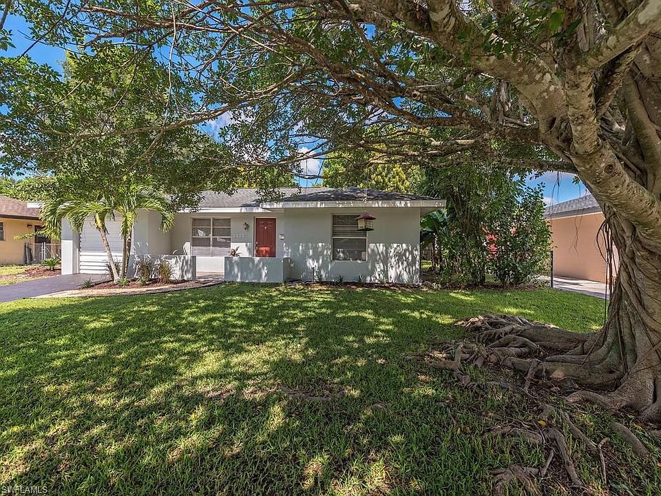 1st image of 2433 Poinciana Dr