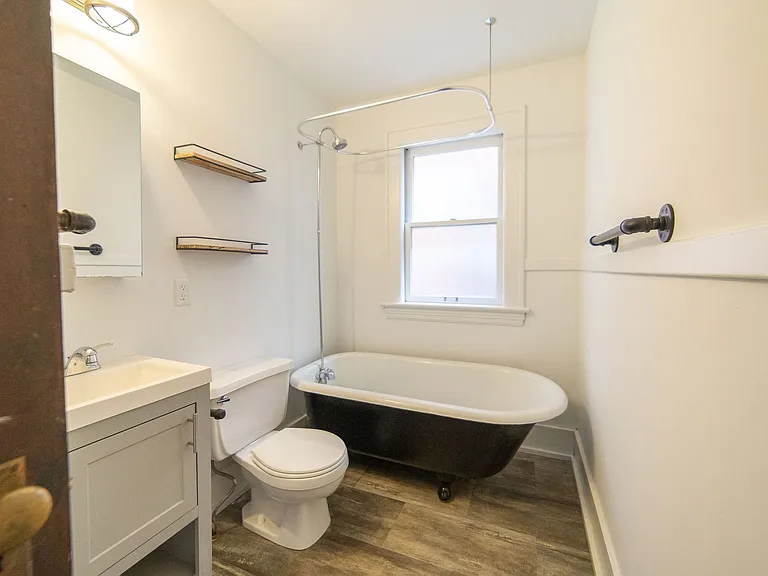 2215 W 14th St — Photo 15