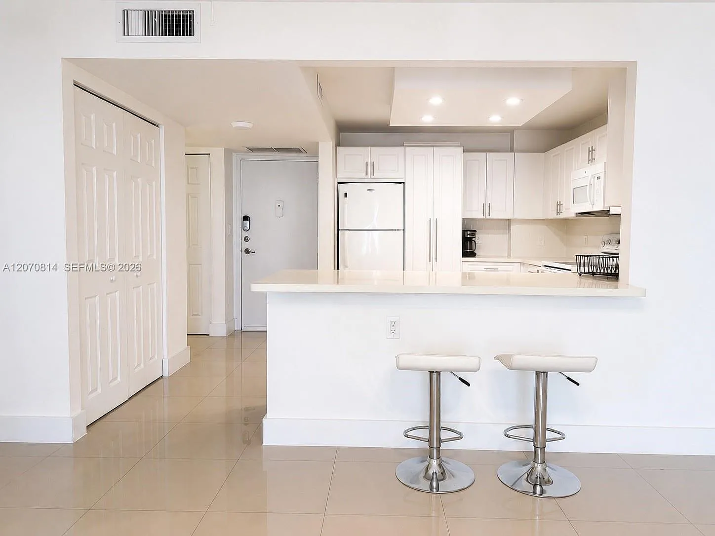 Prince George Arms Condo — Photo 1