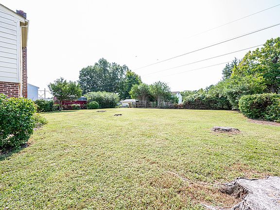 5th image of 2203 Craven Ln