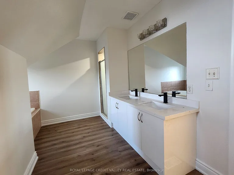 800 Dundas St W #39 — Photo 12