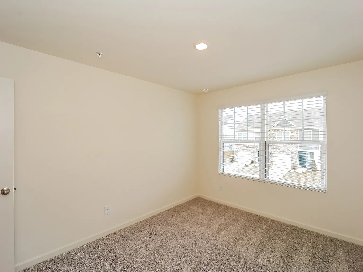 3 bed, 2.0 bath, 1386 sqft, $1,845 — Photo 3
