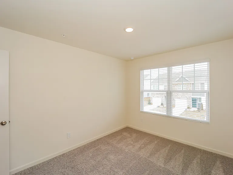 552 Magnolia Cir — Photo 15