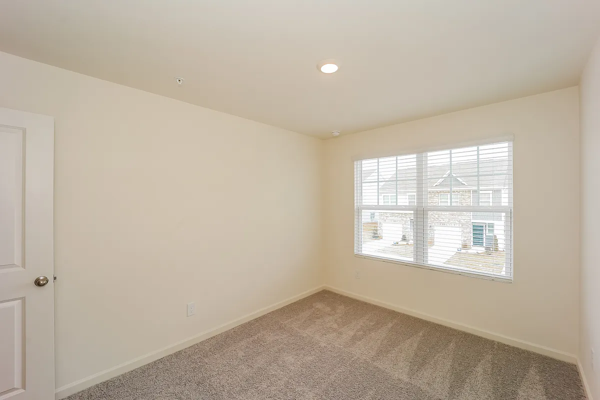 Building Photo - 631 Magnolia Cir