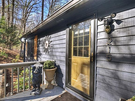 3rd image of 215 Valley View Rd