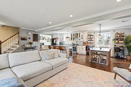 15 Lawrence Ct — Photo 5