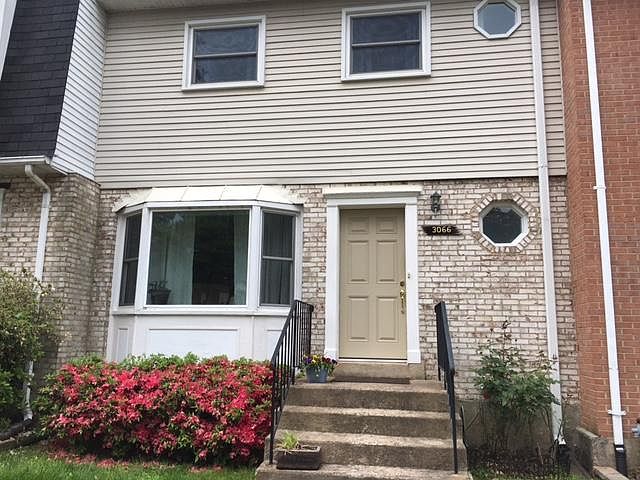 Front area of townhouse