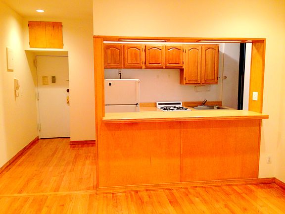 2nd image of 304 E 5th St Frnt 1