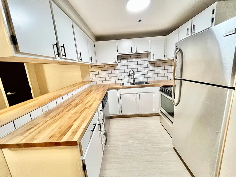 1133 W 9th Street — Photo 54