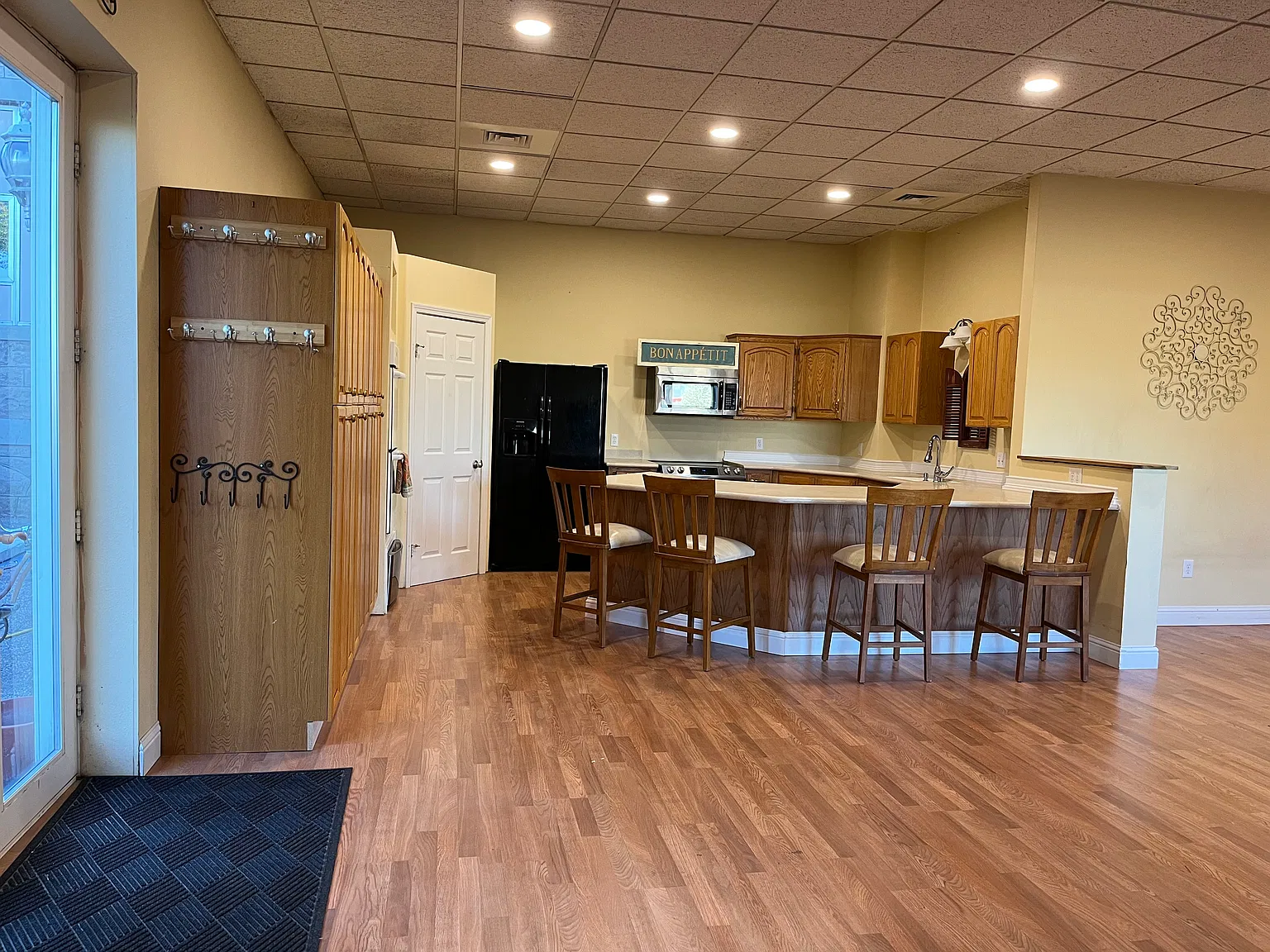 3 bed, 1800 sqft, $1,695 — Photo 1