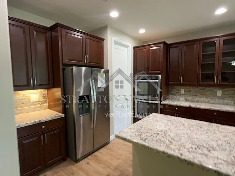 945 W Yellowstone Way — Photo 7