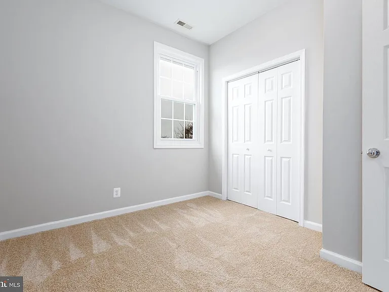 5044 Meade St NE — Photo 32