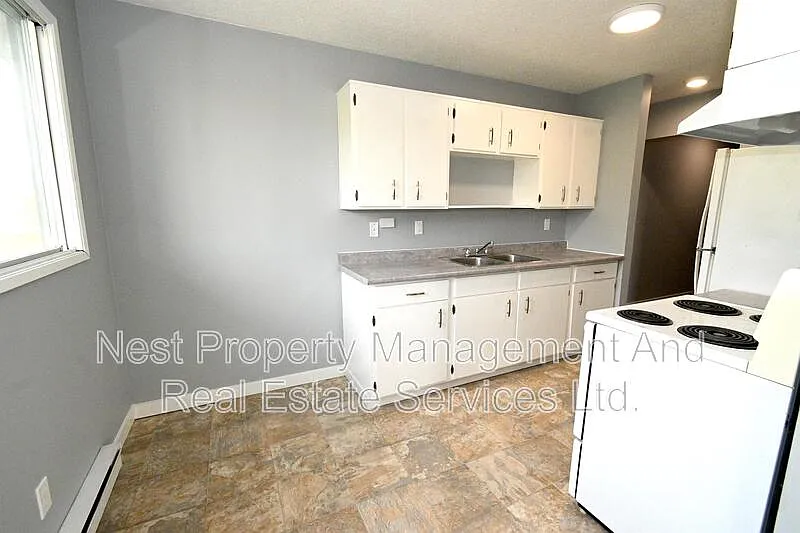 2 bed, 1.0 bath, $1,295 — Photo 2