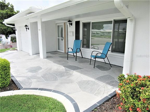 3rd image of 9935 Mainlands Blvd E