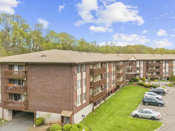 2306 Cromwell Hills Dr, Cromwell, CT 06416