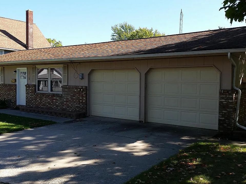 Front of house ,1 car garage
