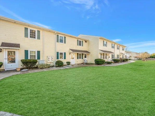 215 E Main #3, East Islip, NY 11730