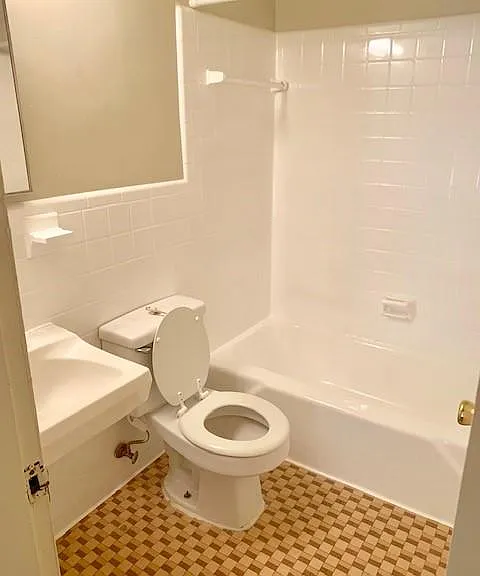 1225 50th Pl NE #102 — Photo 13