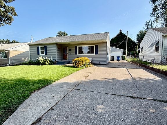 2nd image of 1811 E Lane
