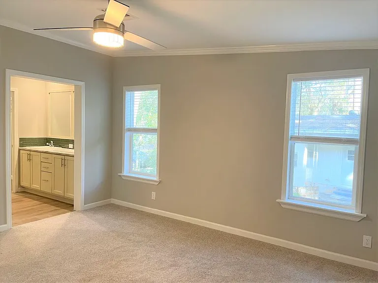1077 Cloverleaf Cir #1077 — Photo 13