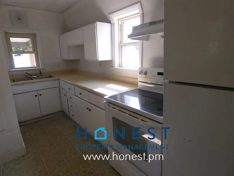 2 bed, 1.0 bath, $1,200 — Photo 2