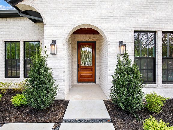 5th image of 6162 Prospect Ave