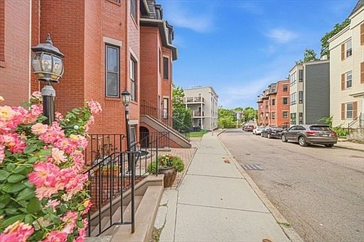 4th image of 134 Marcella St #2
