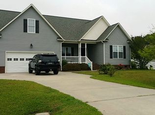618 Broadmoor Ct, Grimesland, NC 27837