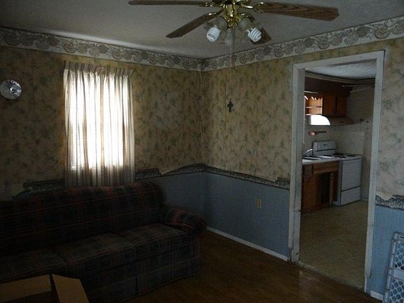 2nd image of 135 N Plum St
