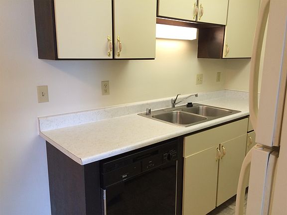 Another view into the kitchen.