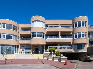 2455 Bellevue Ave #302, West Vancouver, BC V7V1E1