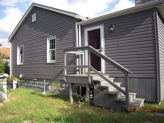 Rear Access to yard/pool from Den