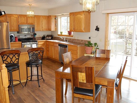 4th image of 621 Fruitdale St