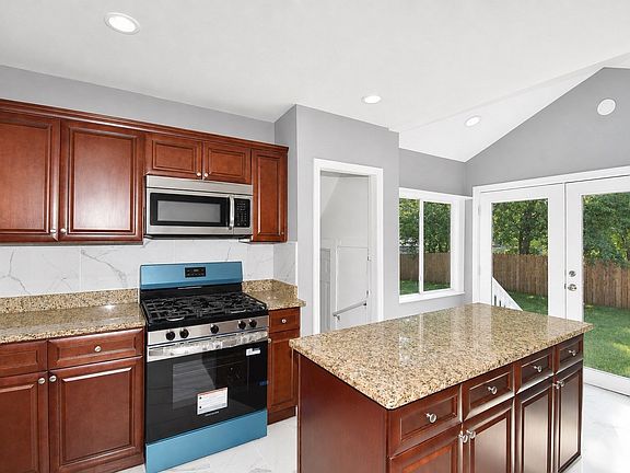 4th image of 119 Littleton St