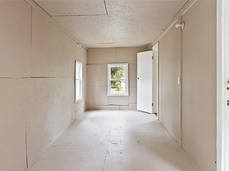 19 Genesee Park Blvd — Photo 34