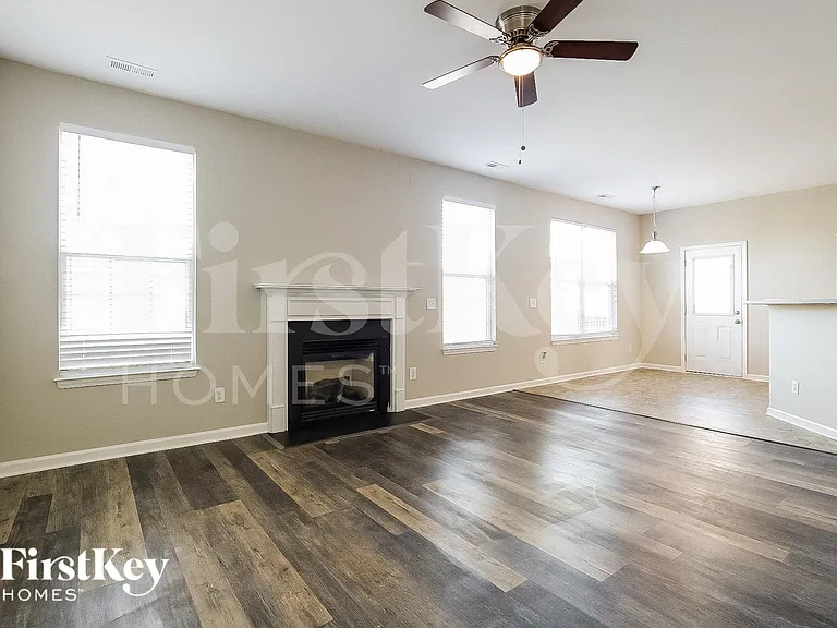 1400 Chimney Ridge Dr — Photo 3