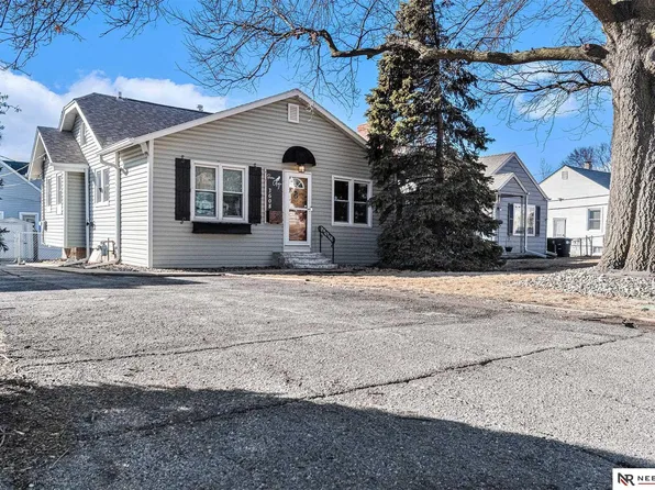 3608 N 61st St, Omaha, NE 68104