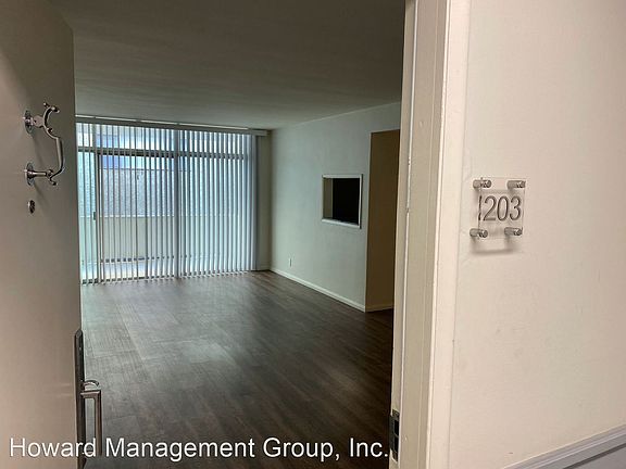 2nd image of 537 San Vicente Blvd APT 203