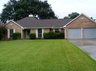 117 Briar Ridge Dr, Bellville, TX 77418