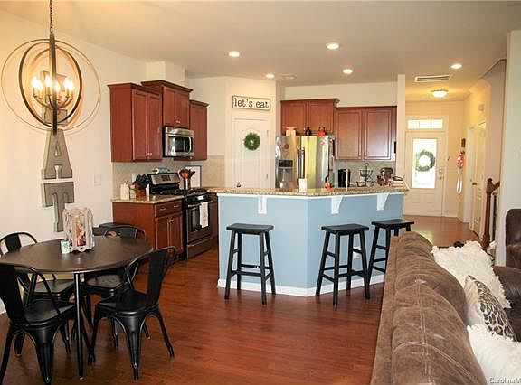 4th image of 3265 Yarmouth Ln