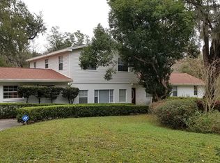 1043 Chapeau Rd, Jacksonville, FL 32211